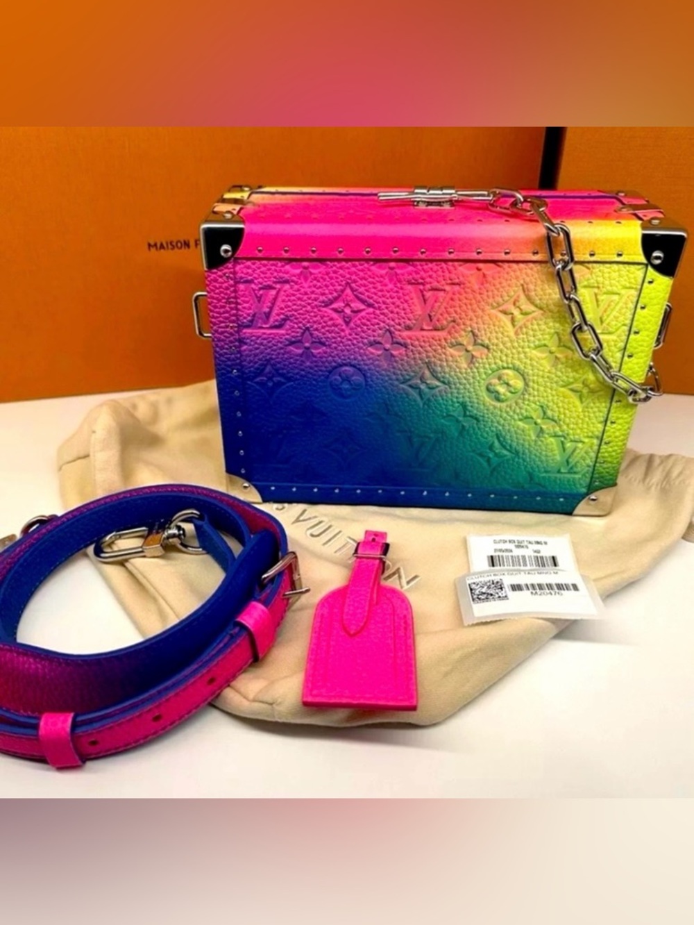 NIB LV Taurillon Clutch Illusion